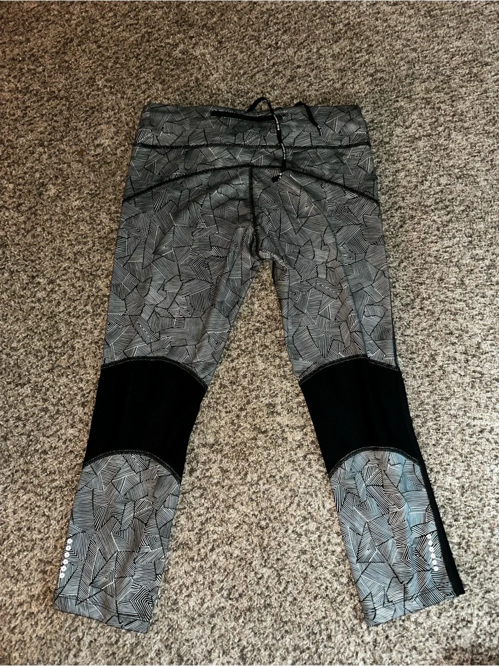 Nike Women’s ' Black & White Patterned Athletic Leggings